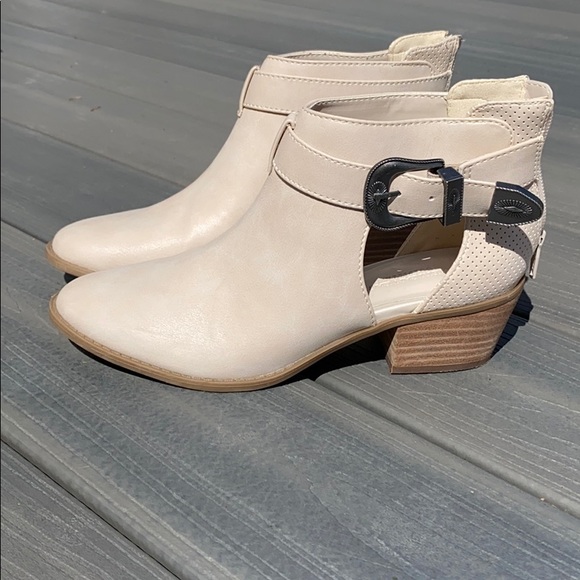 American Eagle Outfitters Shoes - AE ankle boots! Worn once!